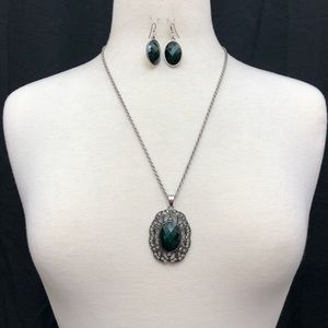🔴 CLEARANCE Long Vintage Look Dark Green Cameo Pendant Necklace Earrings Set